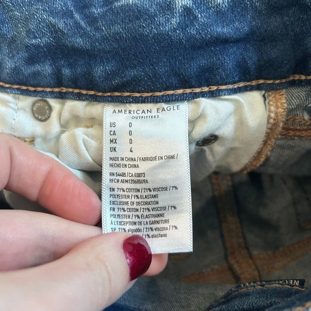 American Eagle Hi-Rise Shortie Medium Wash Blue Distressed Raw Hem Ripped Size 0 - Picture 6 of 6